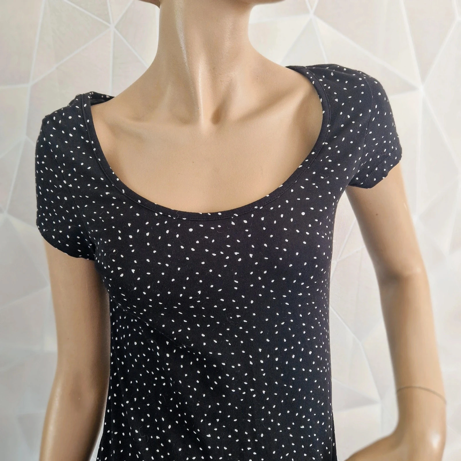 Vestido de camiseta con lunares. – photo 2